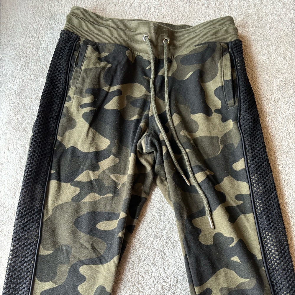 GUESS camo sweatpants